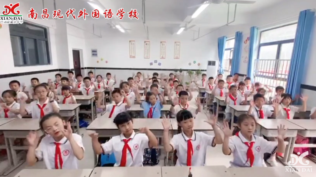南昌現(xiàn)代外國(guó)語(yǔ)學(xué)校小學(xué)部《萬(wàn)疆》手勢(shì)舞，獻(xiàn)禮祖國(guó)72周年華誕！