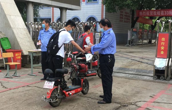 南昌現(xiàn)代外國語學校保衛(wèi)科：守牢校園安全防疫線 嚴把校門疫情防控關口