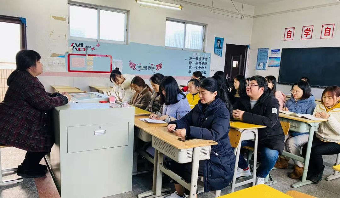 千方百計(jì)抓服務(wù)，聚精會(huì)神提質(zhì)量 | 南昌現(xiàn)代外國(guó)語(yǔ)學(xué)校小學(xué)部期中考試質(zhì)量分析研討會(huì)