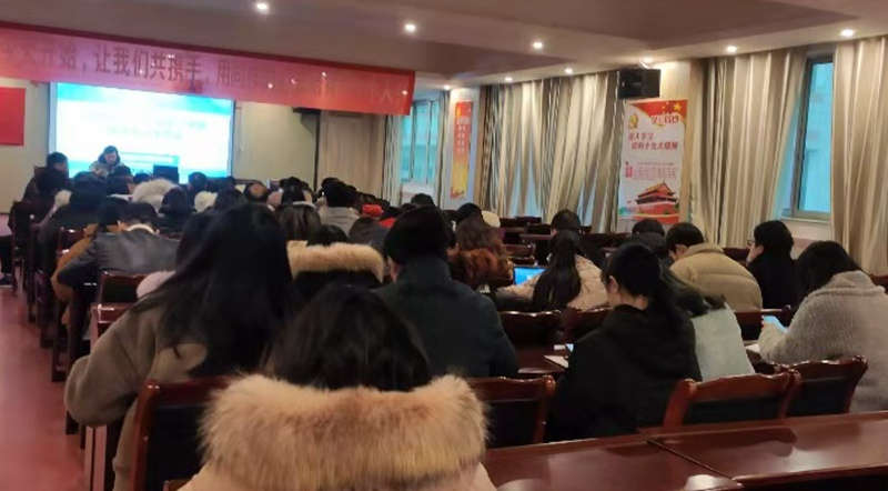 南昌現(xiàn)代外國語學(xué)校高中部師生信心飽滿迎末考