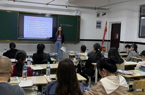 溝通 理解 合作 | 南昌現(xiàn)代外國語學校初中部期中家長會