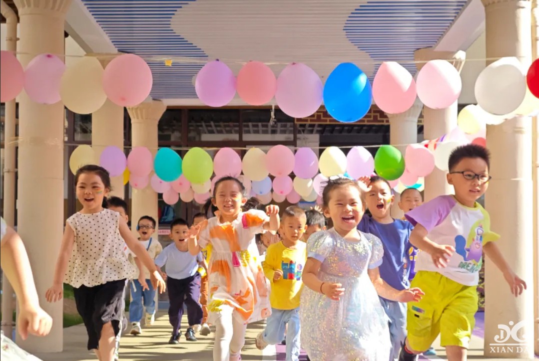 今秋起，我市公民辦義務(wù)教育學(xué)校所有起始年級(jí)新生實(shí)施“陽(yáng)光分班”