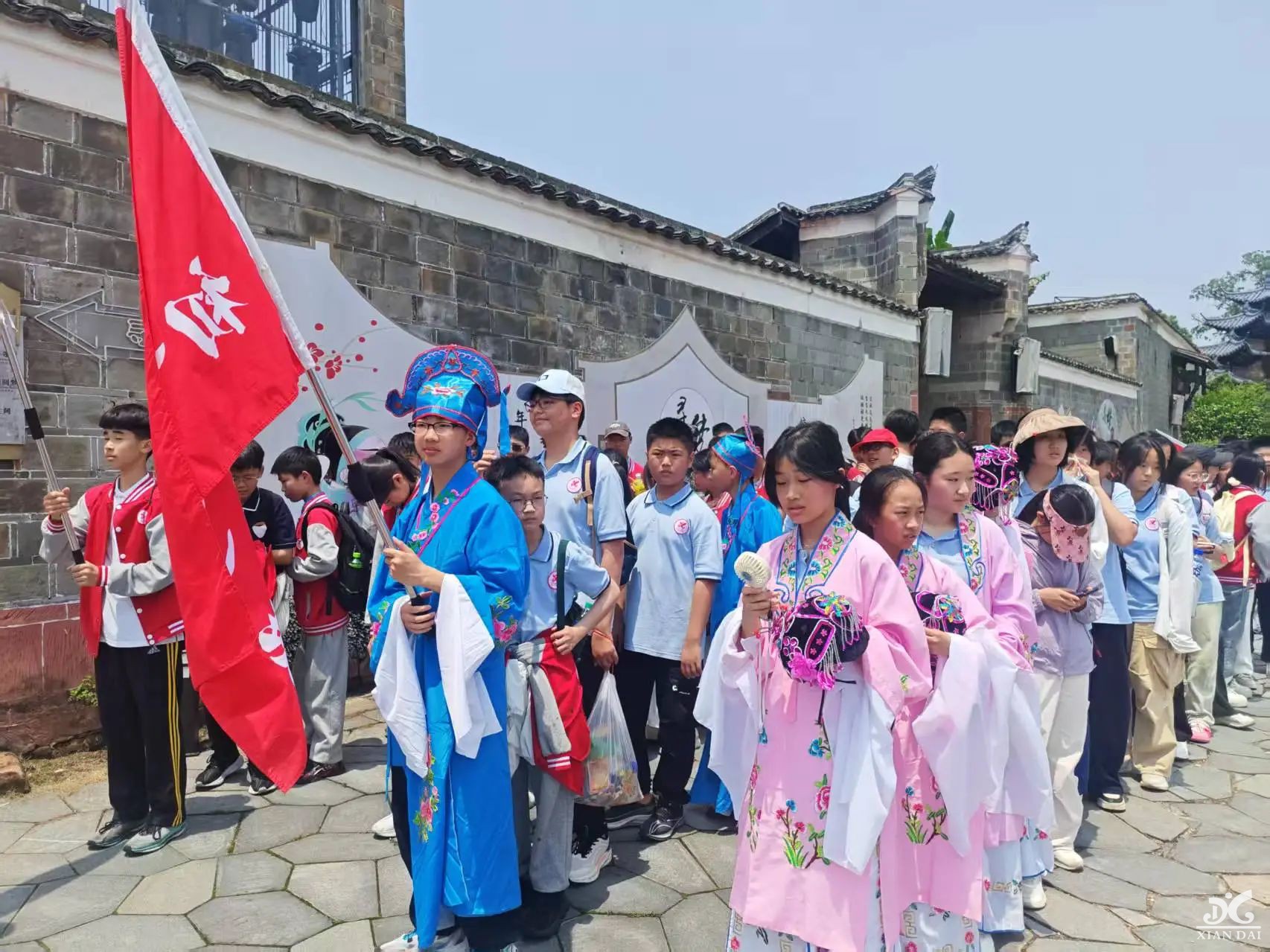 南昌現(xiàn)代外國(guó)語學(xué)校初中學(xué)子文昌里研學(xué)：探尋歷史，感悟文化魅力
