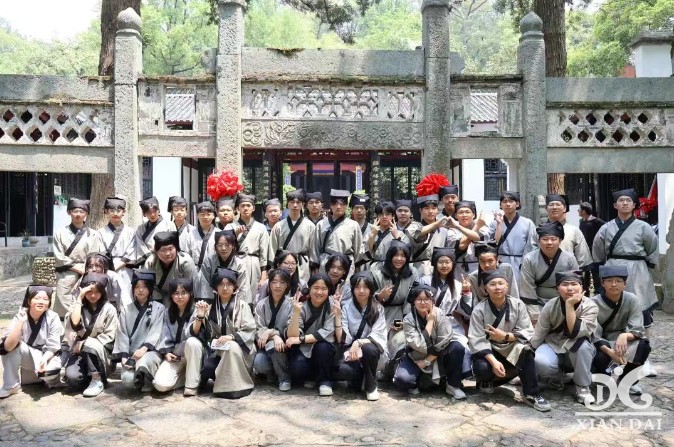 探尋歷史足跡，傳承紅色精神 | 南昌現(xiàn)代外國(guó)語(yǔ)學(xué)校開(kāi)展研學(xué)活動(dòng)