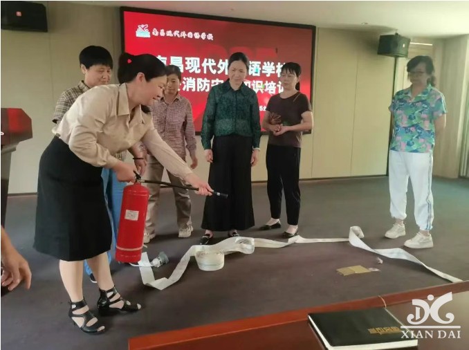 南昌現(xiàn)代外國(guó)語(yǔ)學(xué)校開(kāi)展保安及生活老師消防安全專項(xiàng)培訓(xùn)